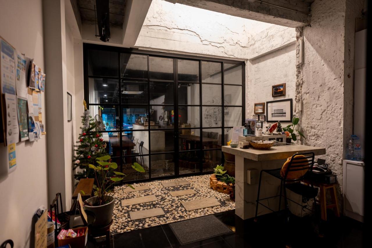 Niece Hostel Phuket - Sha Extra Plus Bagian luar foto